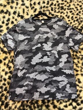 lululemon athletica Black & Gray Camouflage Short Sleeve Tee